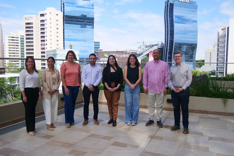 Tras compartir la Estrategia de Sostenibilidad con Pistino, todo el grupo, compartió una foto final.